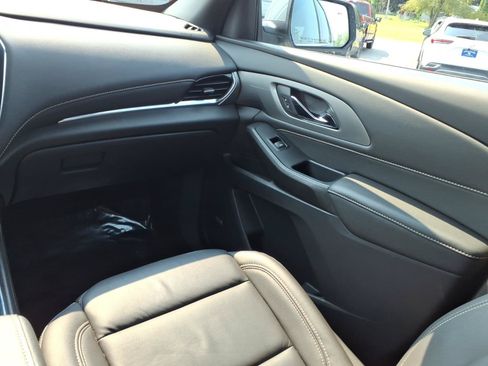 Used 2023 Chevrolet Traverse LT w/ LT Premium Package AWD/4WD image 12