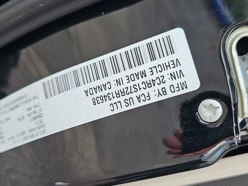 Used 2024 Chrysler Pacifica Limited FWD image 38