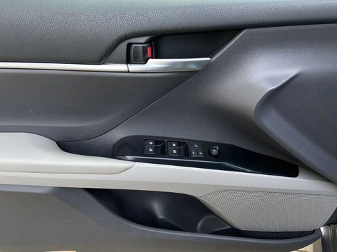 Used 2019 Toyota Camry LE FWD image 9