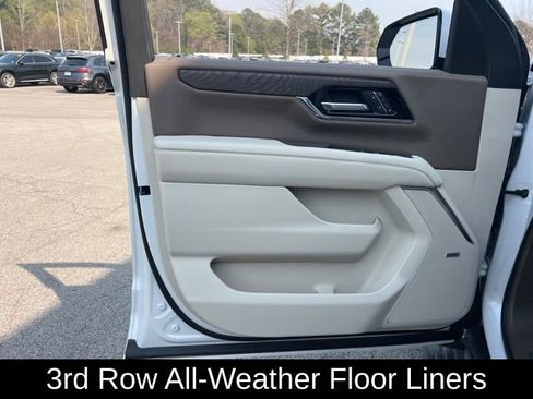 Used 2025 GMC Yukon Denali w/ Sun & Power Step Package image 32