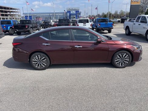 Used 2023 Nissan Altima 2.5 SV FWD image 6