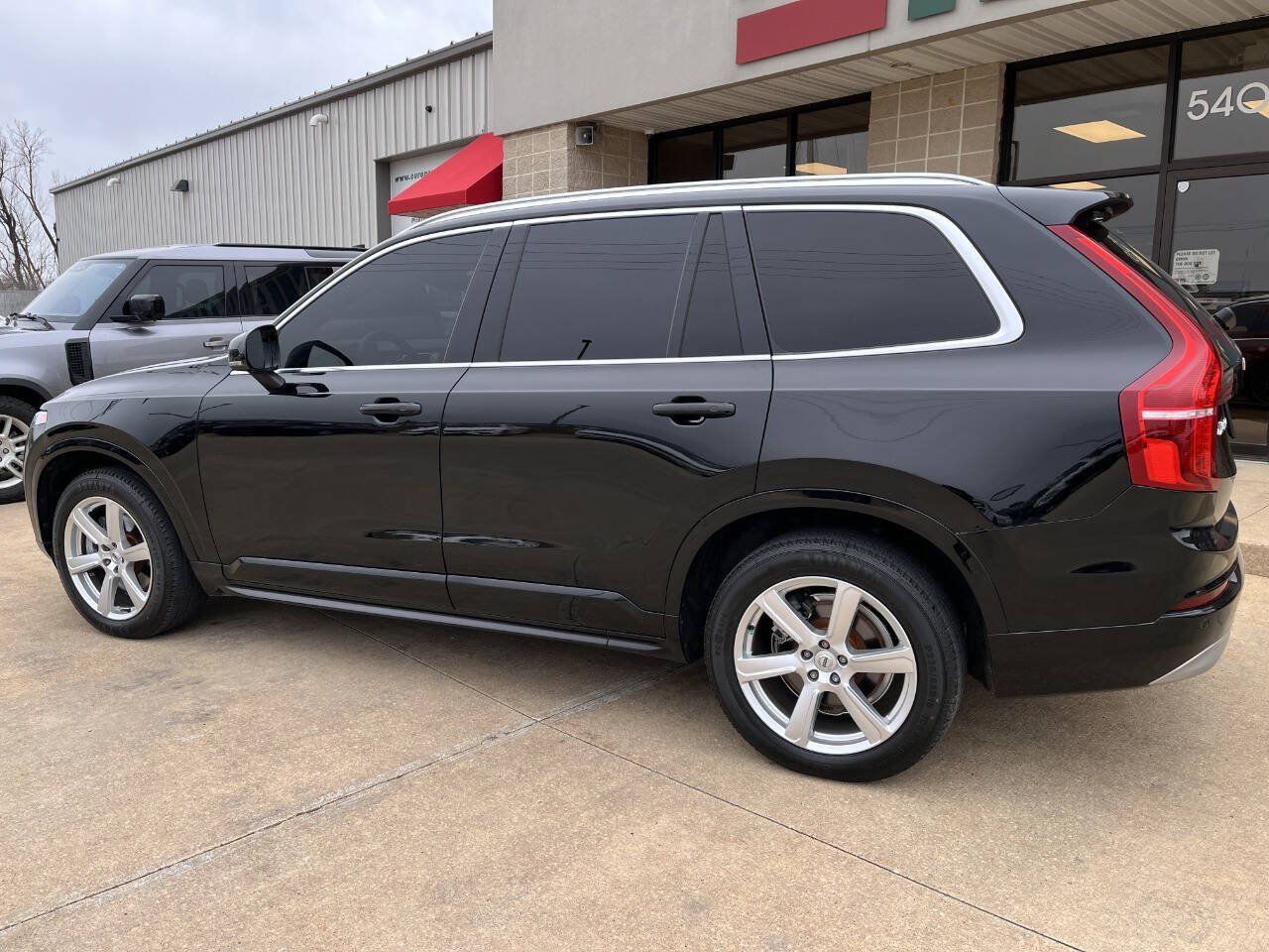 Used 2022 Volvo XC90 T6 Momentum w/ Climate Package AWD/4WD image 3