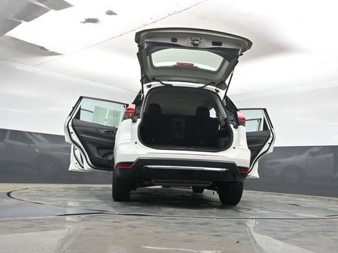 Used 2019 Nissan Rogue S image 40