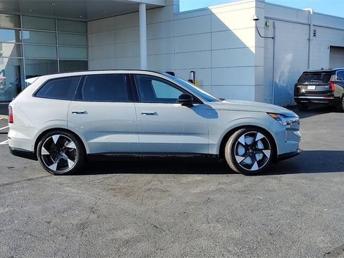 New 2025 Volvo EX90 Ultra image 2