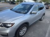 Used 2019 Nissan Rogue SV image 2