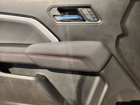 Used 2024 Chevrolet Colorado Z71 w/ Z71 Convenience Package 2 image 22