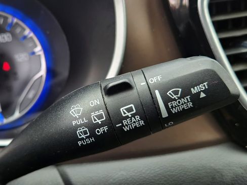 Used 2023 Chrysler Voyager LX FWD image 14