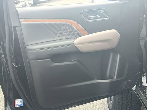 New 2025 GMC Canyon Denali w/ LPO, Denali Black Edition image 12