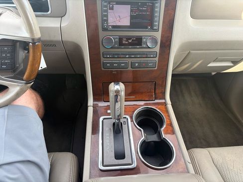 Used 2014 Lincoln Navigator 2WD image 17