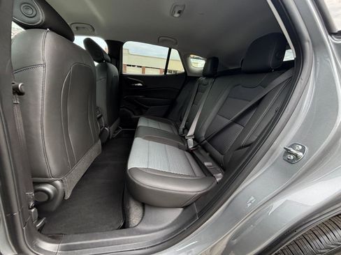 Used 2025 Chevrolet Trax LT w/ LT Convenience Package FWD image 26