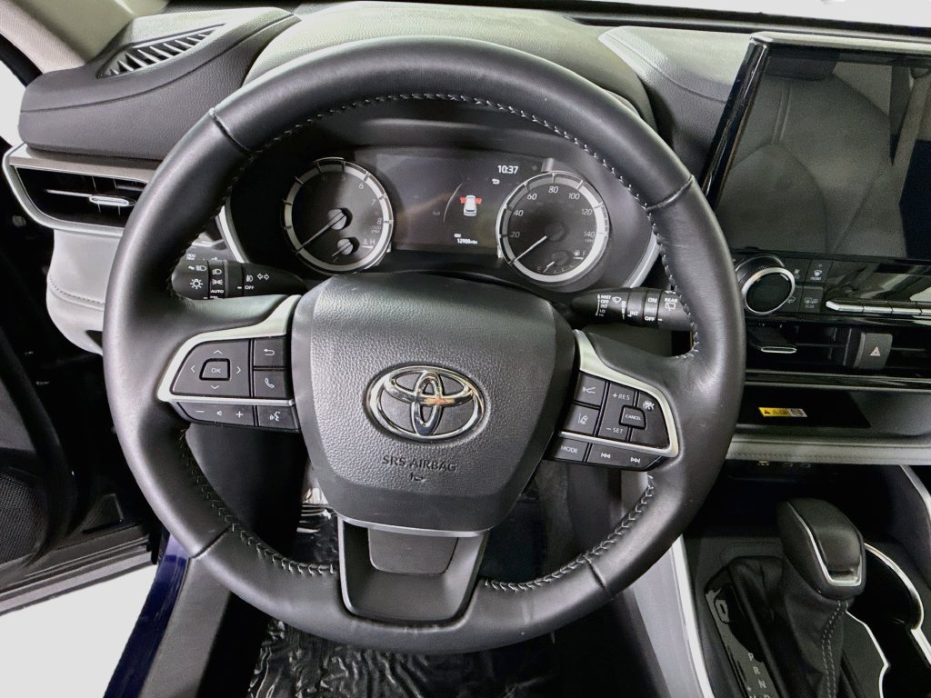 Used 2025 Toyota Highlander XLE AWD/4WD image 21