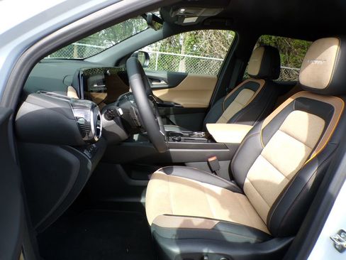 New 2026 Chevrolet Equinox ACTIV w/ Convenience Package III AWD/4WD image 13
