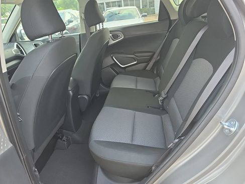 Used 2025 Kia Soul LX w/ LX Technology Package FWD image 9