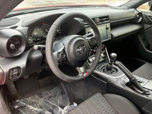 Used 2024 Toyota GR86 image 16