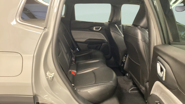 Used 2023 Jeep Compass Latitude AWD/4WD image 32