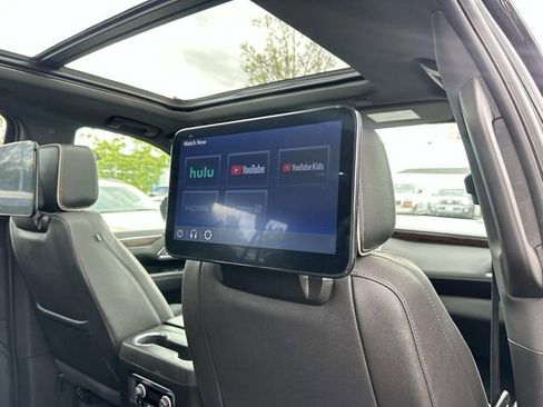 Used 2023 Chevrolet Suburban Premier image 14