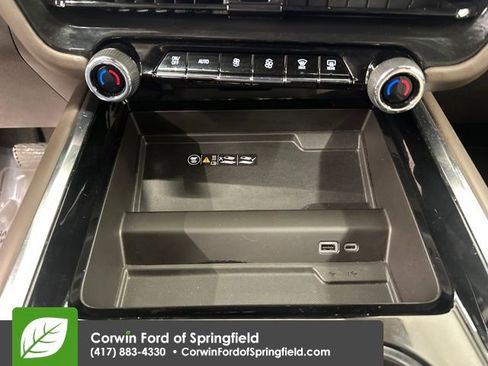 Used 2025 Chevrolet Suburban LT image 38