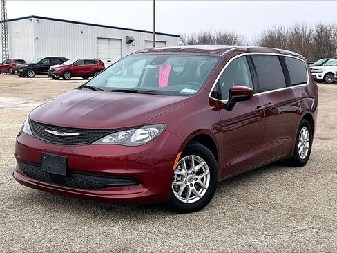 Used 2023 Chrysler Voyager LX image 2