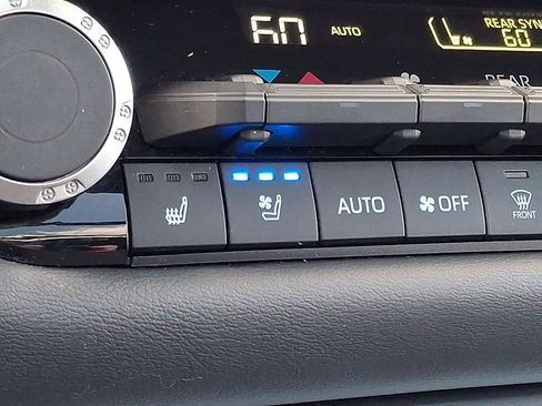 Used 2024 Toyota Sequoia Platinum AWD/4WD image 24