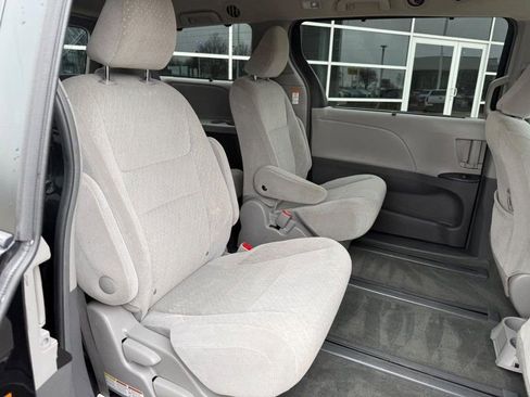 Used 2017 Toyota Sienna LE AWD/4WD image 12
