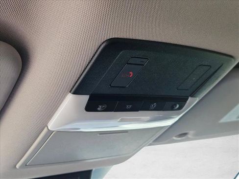 Used 2025 Nissan Rogue SV FWD image 17