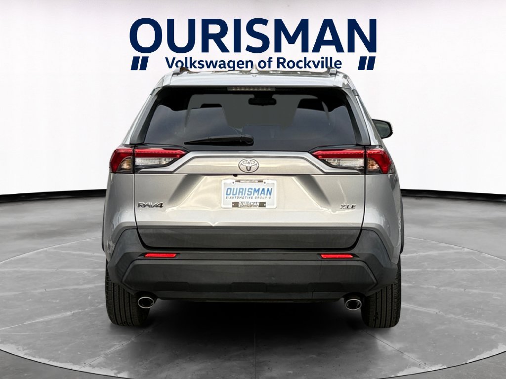 Used 2019 Toyota RAV4 XLE FWD image 5