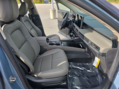 New 2026 Lincoln Corsair Premiere image 10