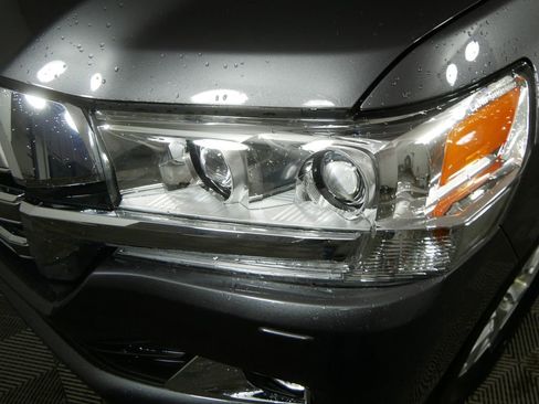 Used 2019 Toyota Land Cruiser Base image 9