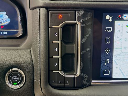 Used 2024 GMC Yukon XL Denali RWD image 17