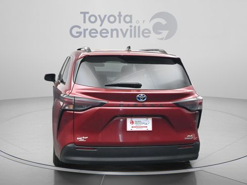 Certified 2023 Toyota Sienna XLE FWD image 11