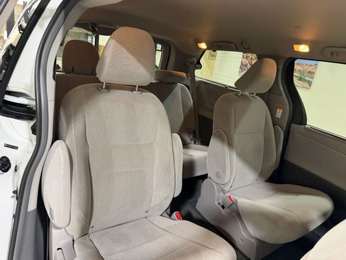 Used 2015 Toyota Sienna LE AWD/4WD image 36