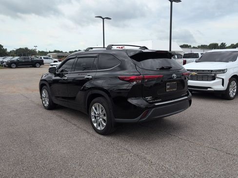 Used 2022 Toyota Highlander Limited AWD/4WD image 3