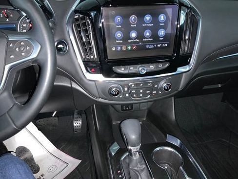 Used 2023 Chevrolet Traverse LT image 24