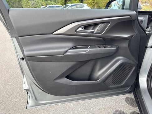 New 2026 Chevrolet Equinox EV LT image 17