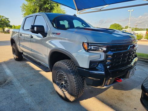 Used 2025 Chevrolet Silverado 1500 ZR2 w/ Technology Package image 1