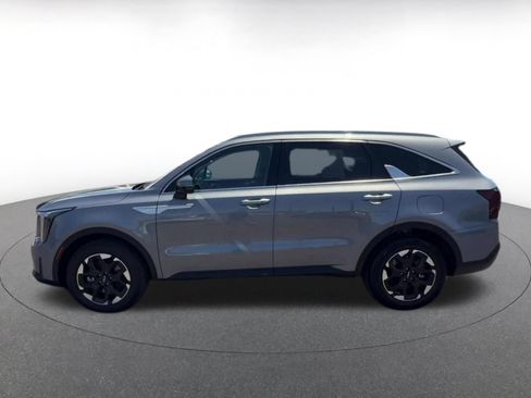 Used 2024 Kia Sorento S FWD image 9