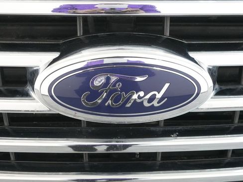 Used 2016 Ford F150 XLT w/ Equipment Group 302A Luxury image 12