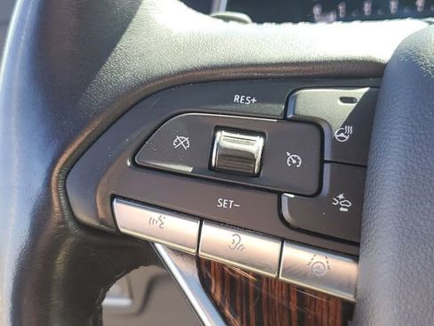 Used 2022 Cadillac Escalade Premium Luxury image 10