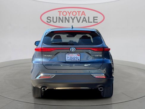 Used 2023 Toyota Venza Limited image 8