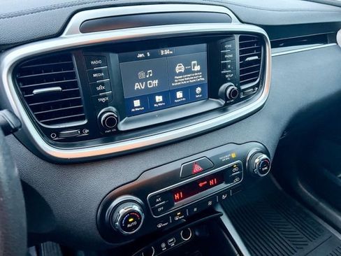 Used 2019 Kia Sorento LX image 20