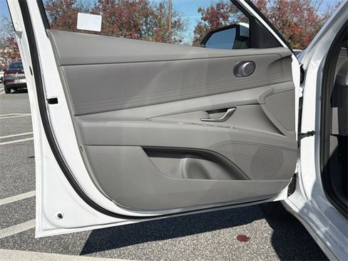 New 2026 Hyundai Elantra Blue image 10