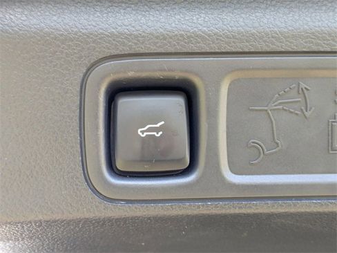 Used 2024 Ford Expedition Limited image 36