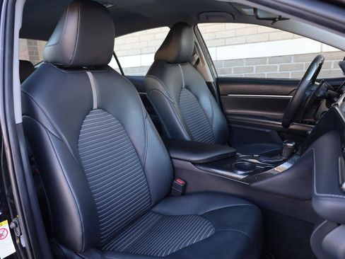 Used 2018 Toyota Camry SE FWD image 28