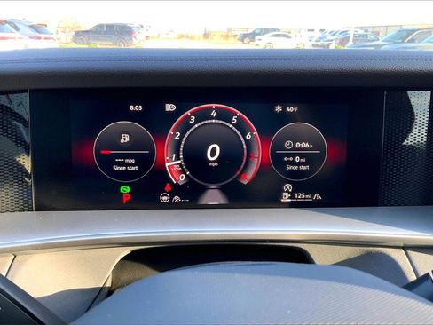 Certified 2025 Volkswagen Tiguan SE image 20