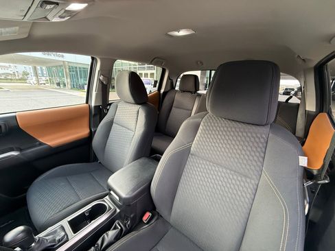 Used 2020 Toyota Tacoma SR5 image 33