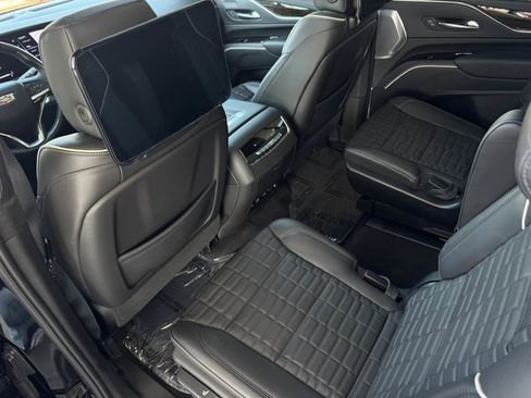 Used 2023 Cadillac Escalade Sport Platinum w/ LPO, ONYX Package AWD/4WD image 21