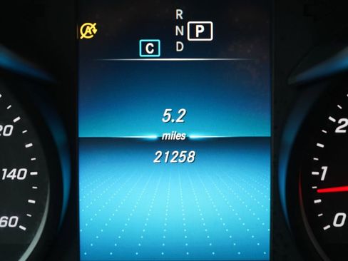 Used 2022 Mercedes-Benz GLC 300 4MATIC w/ Premium Package Lite image 29