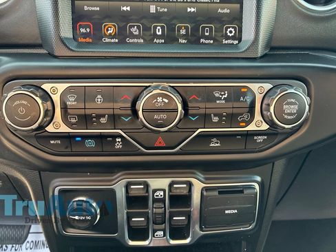 Used 2023 Jeep Wrangler Unlimited Sahara w/ Cold Weather Group AWD/4WD image 34