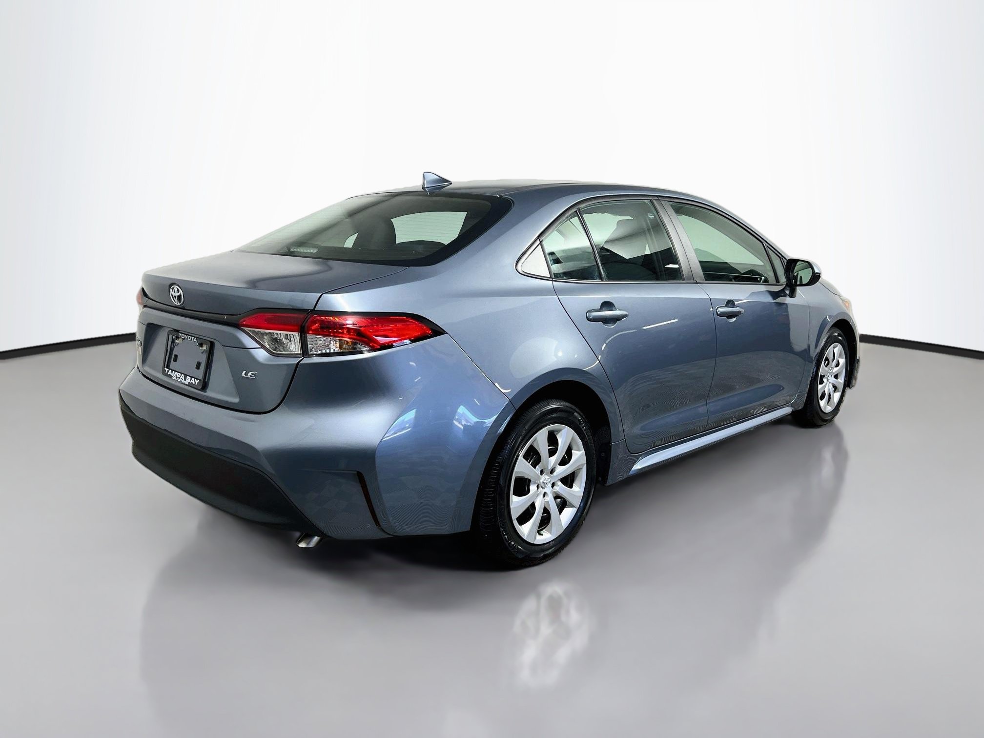 Used 2025 Toyota Corolla LE w/ Convenience Package FWD image 4