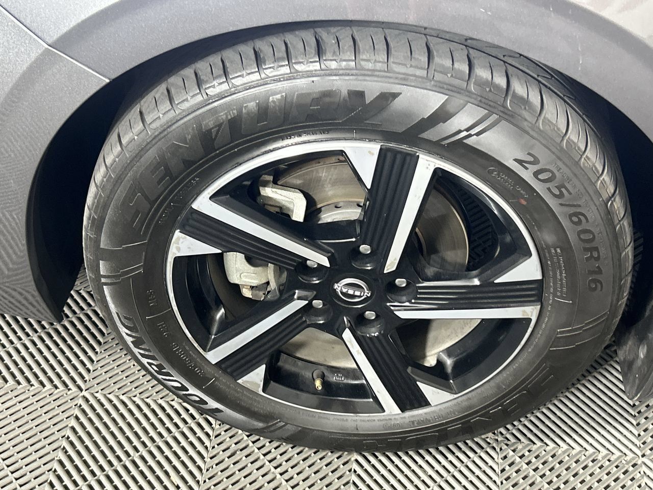 Used 2024 Nissan Sentra SV FWD image 10